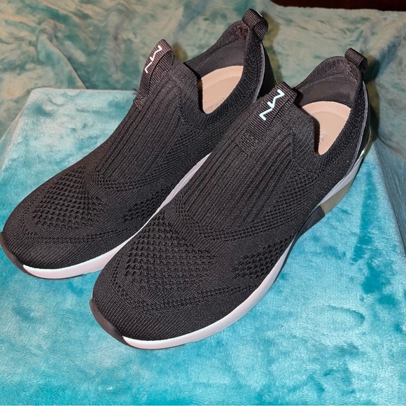 Sketchers Sneakers! - Picture 3 of 10